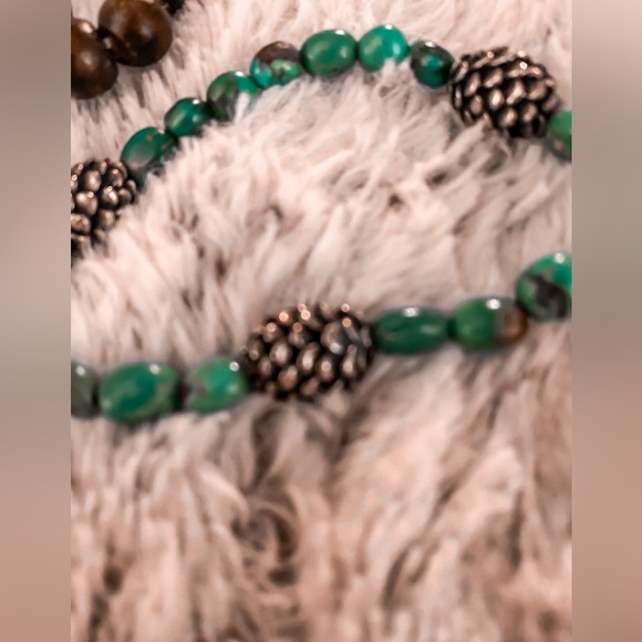 BEAD BRACELETS IN EXCELLENT CONDITION. ONE SIZE FITS ALL. STRETCHY SUPER CUTE! - Picture 4 of 6